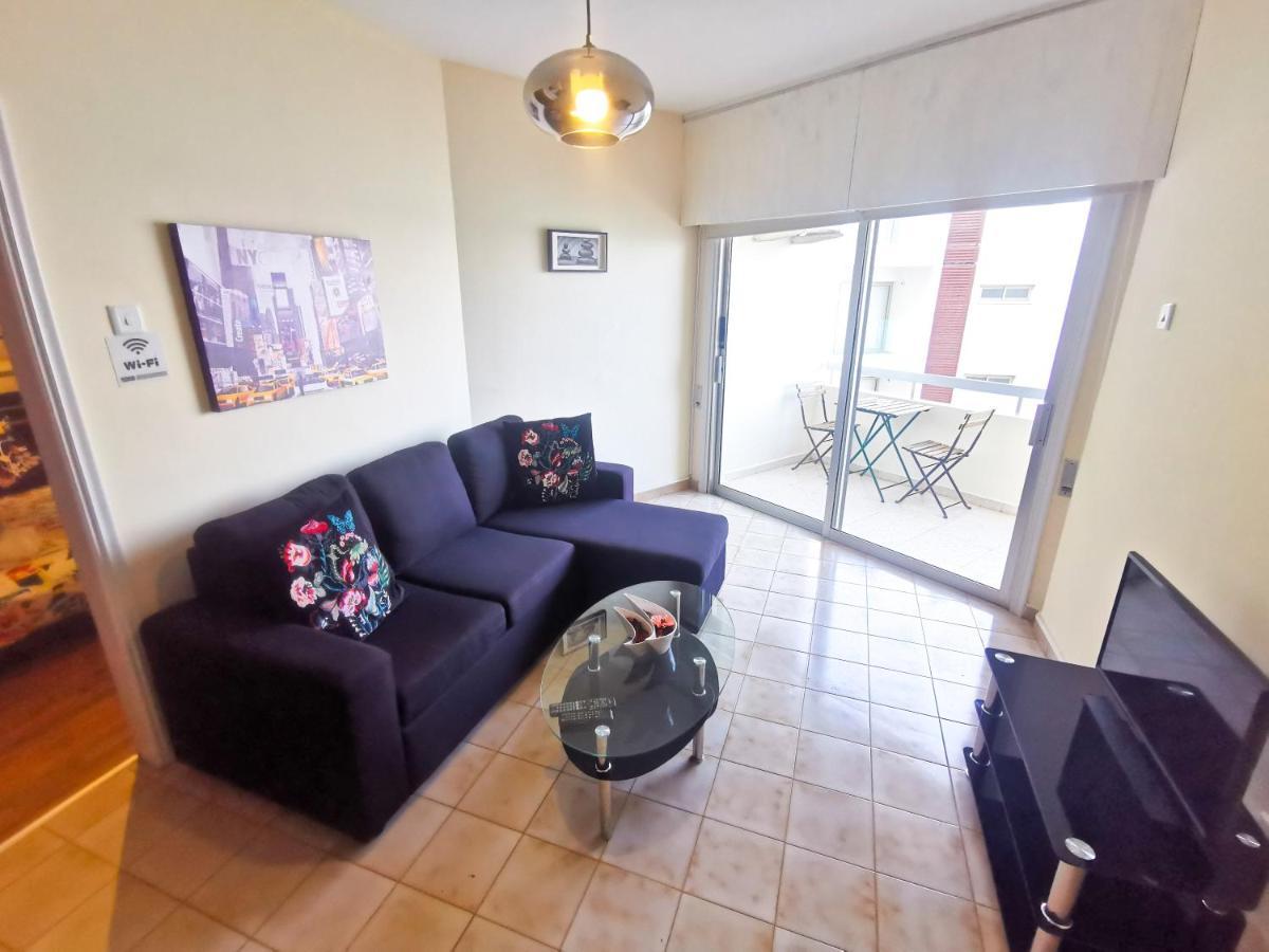 Flirty Flamingo Seaview Seafront Apartment Larnaca Extérieur photo