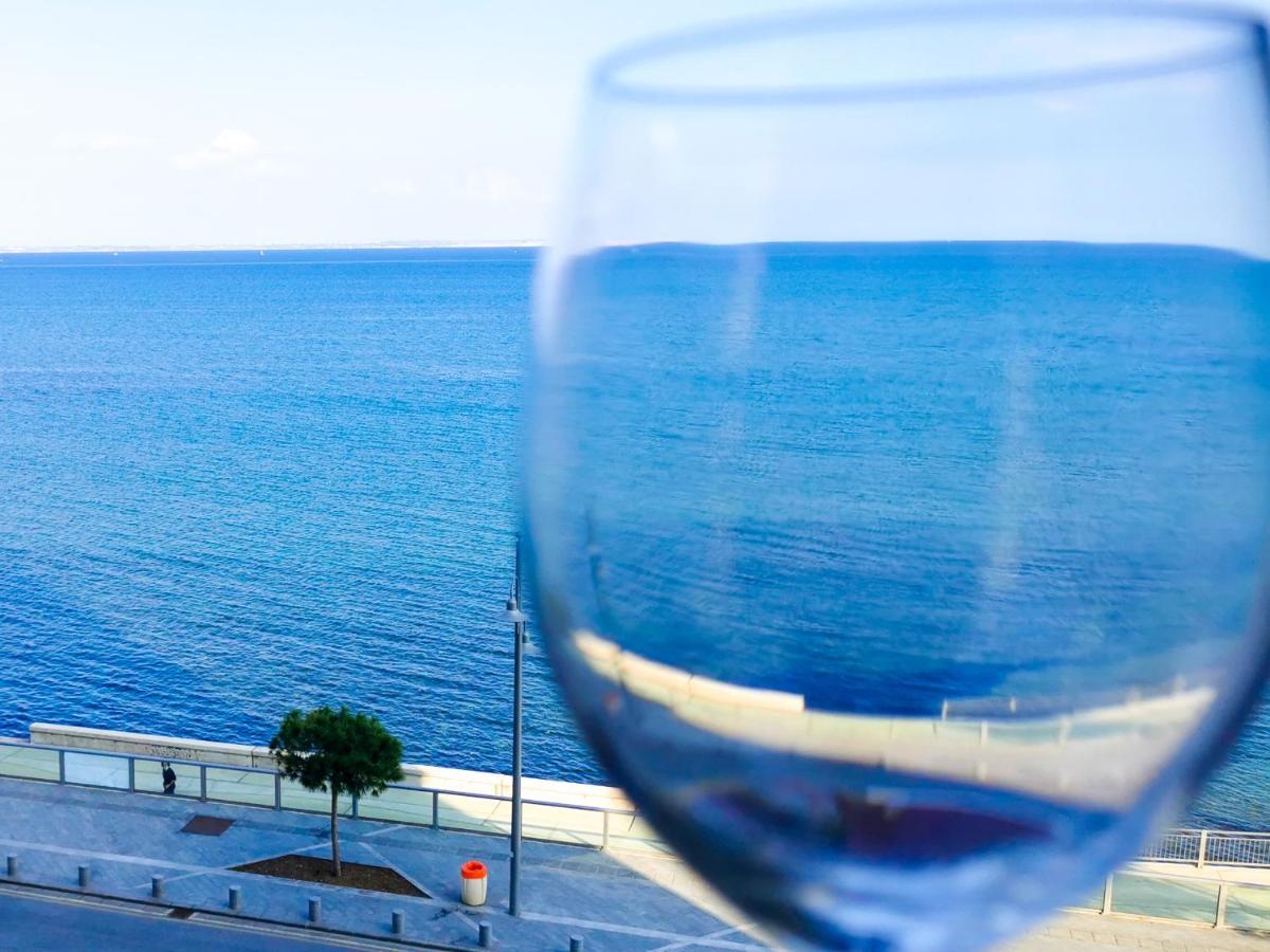 Flirty Flamingo Seaview Seafront Apartment Larnaca Extérieur photo