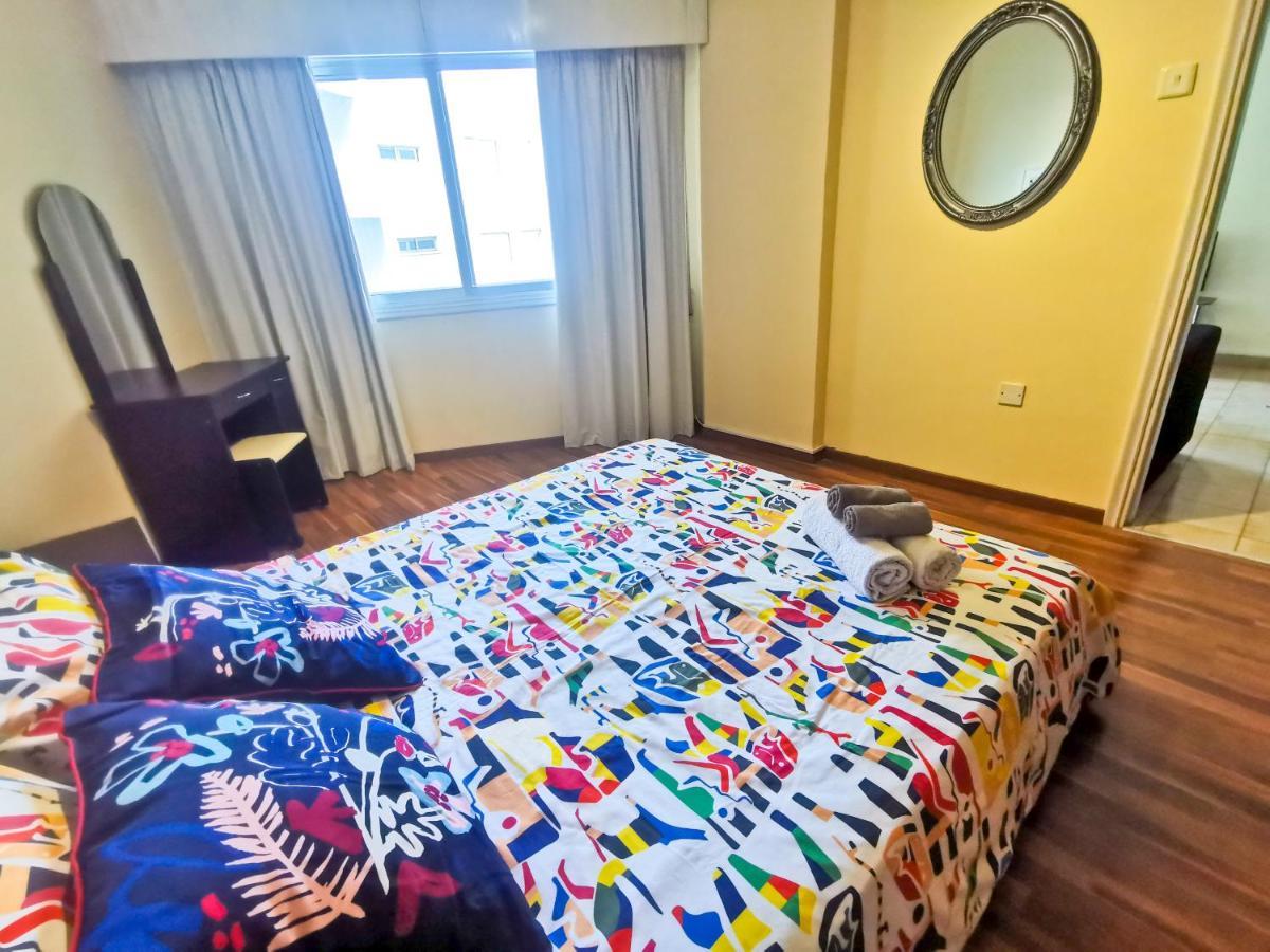 Flirty Flamingo Seaview Seafront Apartment Larnaca Extérieur photo